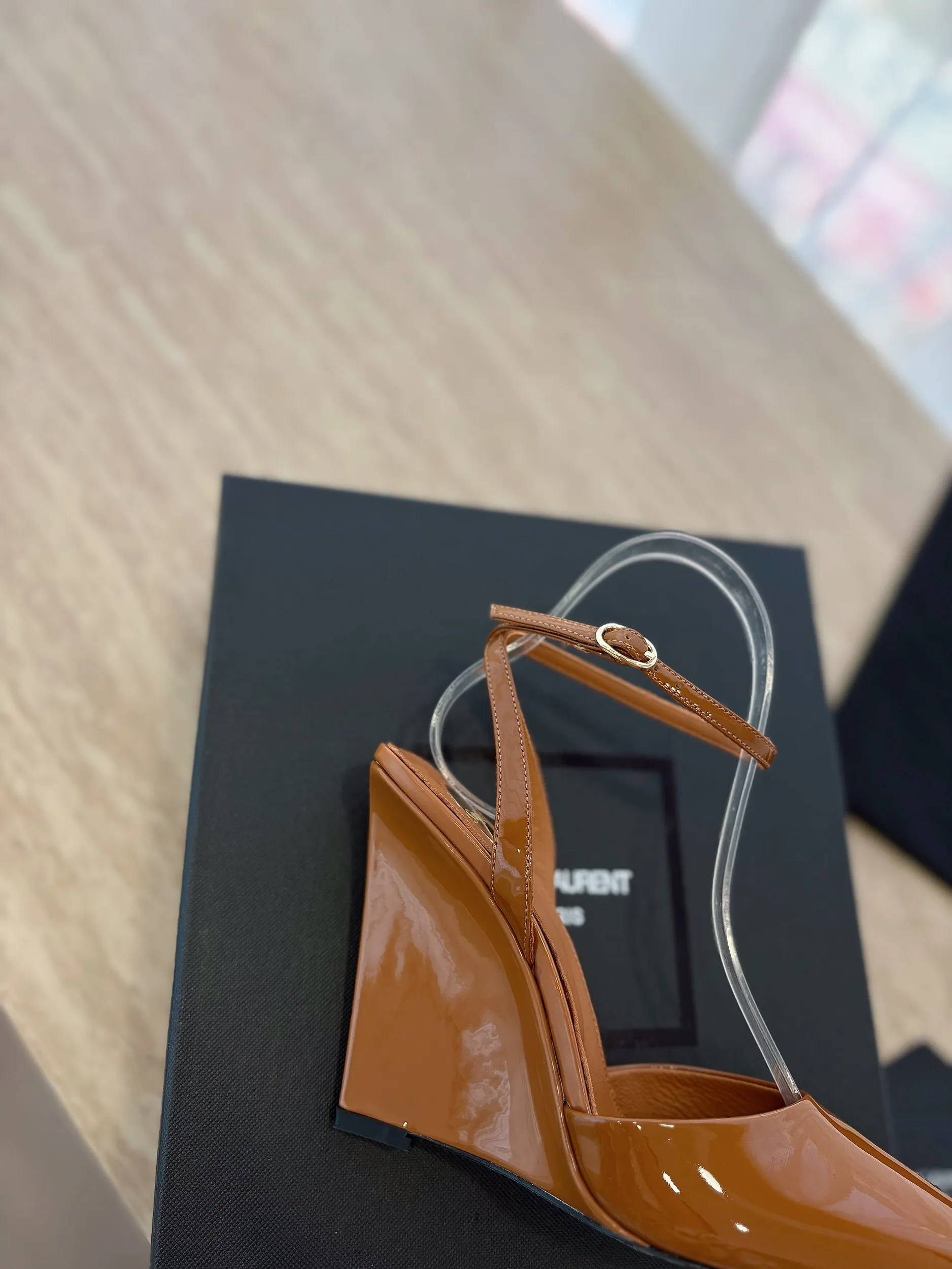 👟👟Ex-factory price 600👟👟 High version "SAINT LAUREN*" Saint Laurent ysl 25ss/new spring and summer catwalk style large rhinestone high-heeled shoes and sandals. Only YSL understands women's hearts best and does not accept refutation. It is a super invincible feminine artifact and a must-have for women (z-product full-body customization, own molded hardware accessories, perfect consistency). Compare the differences between pictures and goods on the market. ✔Upper: Customized imported silk ✔Lining: Imported 🐑Sheep leather ✔Sole: Imported genuine leather outsole ✔Heel height: 10.5cm ✔Number of yards: 35-39 (40 can be customized and non-returnable) (Full set of packaging)